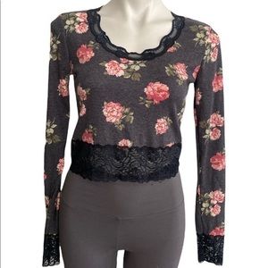 Curious gypsy woman crop top size M